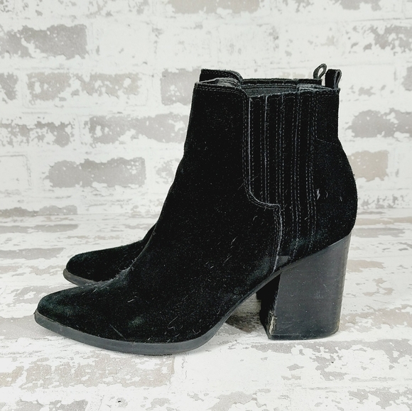 Marc Fisher OSHAY Black Suede Pointed Toe Block Heel Ankle Boots V422 - Picture 1 of 9